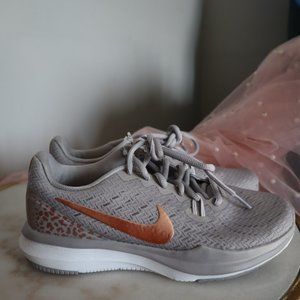 Grey Nike trainers with rose gold detail - NEW size 5
